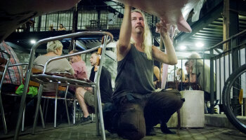 Patrik Linhart je spisovatel, výtvarník, performan. Vydává například revui Dekadent geniální. Foto: David Konečný